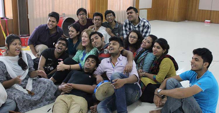 uk-bangladeshi-student