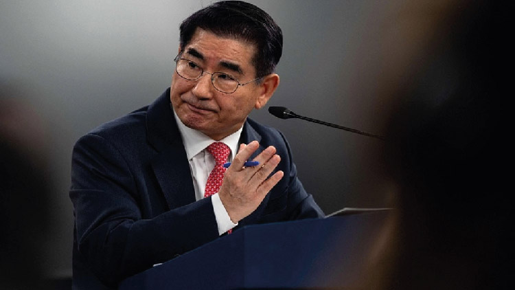 দক্ষিণ কোরিয়ায় গ্রেপ্তার হওয়া সাবেক প্রতিরক্ষামন্ত্রীর আত্মহত্যার চেষ্টা