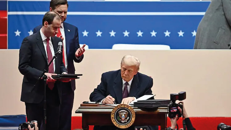 আবারও ‘প্যারিস জলবায়ু চুক্তি’ ত্যাগ করলেন ট্রাম্প