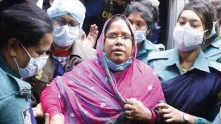 পদোন্নতি পাচ্ছেন ঢাবির আওয়ামীপন্থী বিতর্কিত কর্মকর্তা শারমিন?