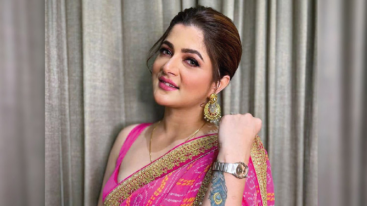 শ্রাবন্তী চ্যাটার্জি বললেন 'ঘুষি মেরে বেশ করেছি'