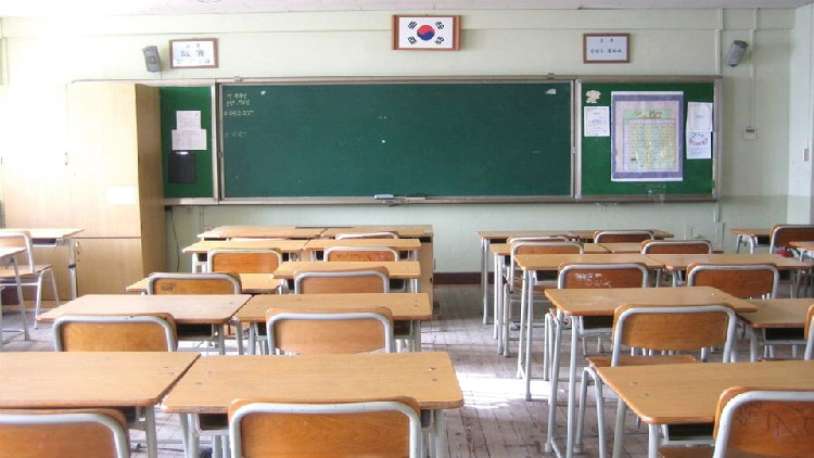 দক্ষিণ কোরিয়ায় শিক্ষার্থীর অভাবে বন্ধ হচ্ছে অর্ধশত স্কুল