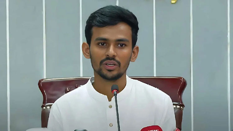 বাবার হয়ে ক্ষমা চাইলেন উপদেষ্টা আসিফ