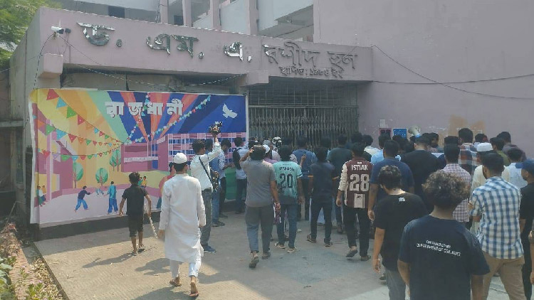 কুয়েটে ভিসির বিরুদ্ধে তদন্তে সরকার, ৩৭ শিক্ষার্থীর বহিস্কার চায় না ছাত্রদল