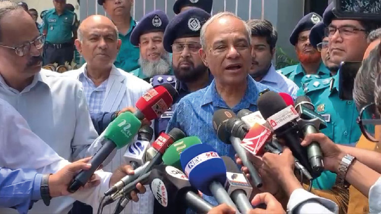 লালগালিচা দেখে রেগে গেলেন স্বরাষ্ট্র উপদেষ্টা