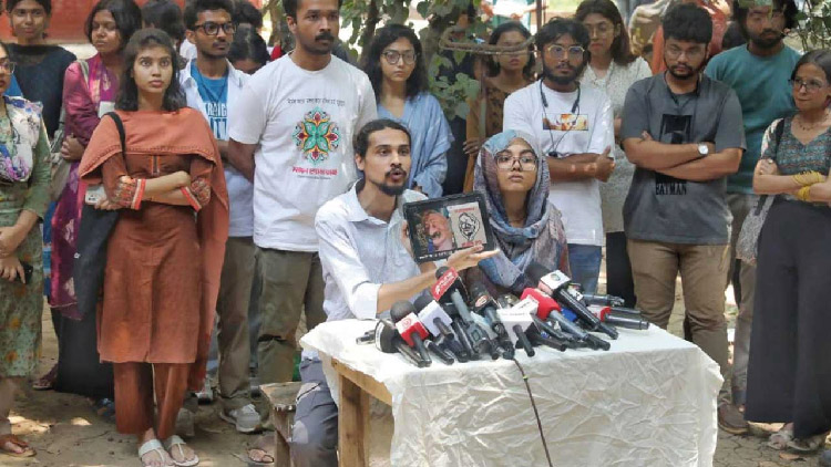 শোভাযাত্রার নাম পরিবর্তন করায় শিক্ষার্থীদের ক্ষোভ, ব্যাখ্যা দাবি