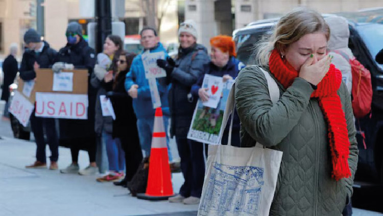 বন্ধ হওয়া কিছু বিদেশি সহায়তা প্রোগাম আবার চালু করছে ট্রাম্প প্রশাসন