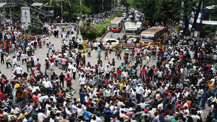 আন্দোলনে স্থবির রাজধানী, চারপাশে যান চলাচল বন্ধ