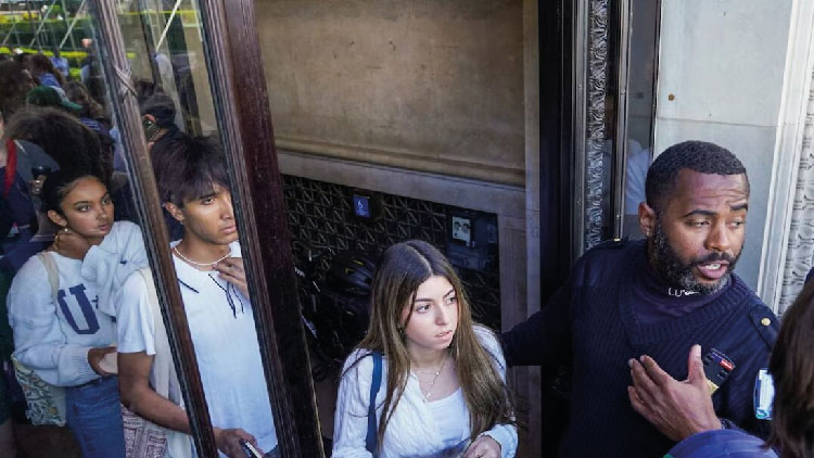 ফিলিস্তিনপন্থি বিক্ষোভে কলম্বিয়া বিশ্ববিদ্যালয়ের অর্ধশত শিক্ষার্থী আটক