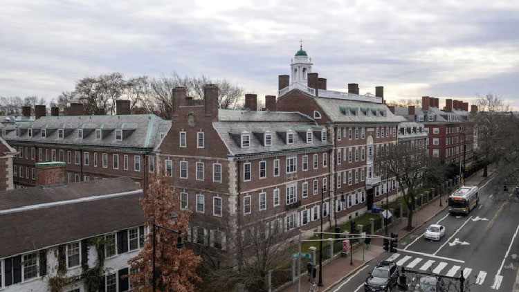 হার্ভার্ড বিশ্ববিদ্যালয়কে আর নতুন অনুদান দেবে না ট্রাম্প প্রশাসন