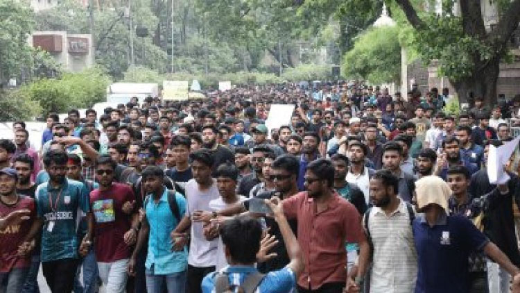 দাবি পূরণ না হওয়া পর্যন্ত কাকরাইল না ছাড়ার ঘোষণা জবি শিক্ষার্থীদের