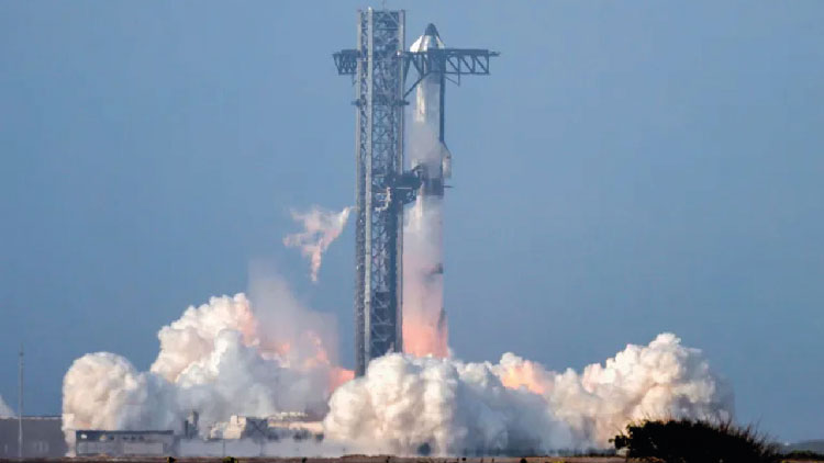 মহাকাশে নিয়ন্ত্রণ হারাল স্পেসএক্সের রকেট