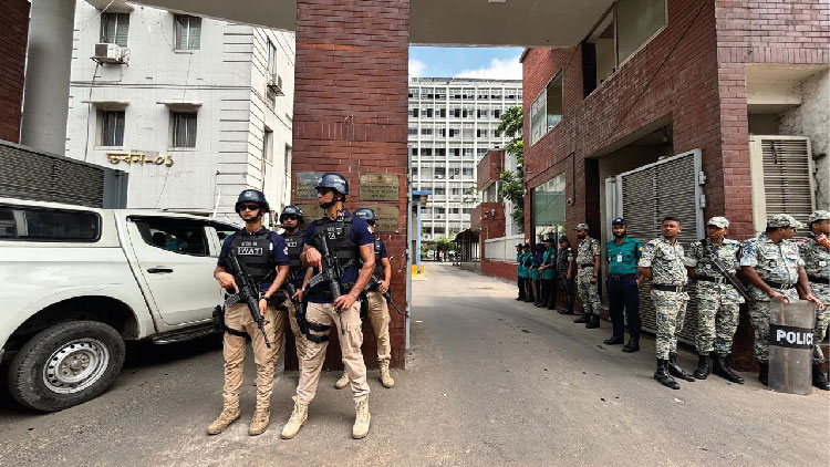 সচিবালয়ে কড়া নিরাপত্তা, সোয়াট-বিজিবি মোতায়েন, আজ বন্ধ দর্শনার্থী প্রবেশ