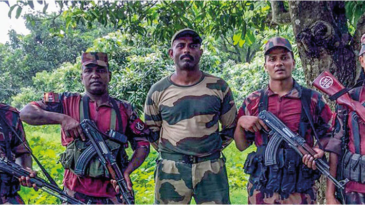 সীমান্তে গ্রামবাসীর হাতে বিএসএফ সদস্য আটক