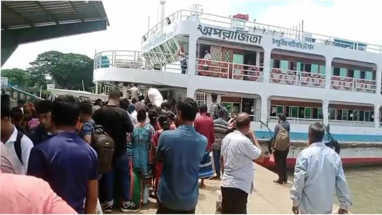 ভোলা থেকে যাত্রীবাহী নৌযান