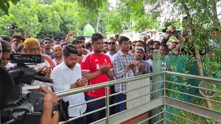 আবরার ফাহাদের কবর জিয়ারত করলেন এনসিপির নেতারা