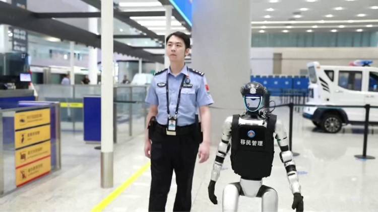 চীনে ইমিগ্রেশন কার্যক্রমে স্মার্ট প্রযুক্তি