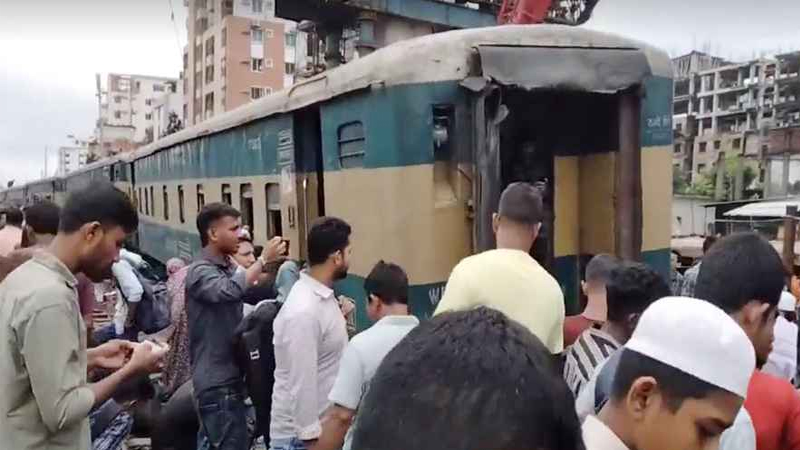 রাজধানীর বিমানবন্দর স্টেশনে ট্রেনের বগি লাইনচ্যুত